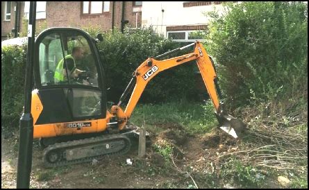 mini digger hire in barnsley|cheapest skips in sheffield.